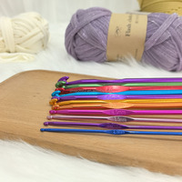 Kit de couture manuel style simple en gros avec crochet en aluminium coloré pour accessoires de couture, tricot et crochet