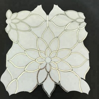 Carrelage de mosaïque à motif de fleur, mosaïque à jet d'eau en marbre blanc grec