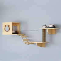 Nouvelle conception moderne d'arbre à chat en bois et laine avec piste d'escalade, étagères murales et hamac - Personnalisé pour une utilisation en intérieur