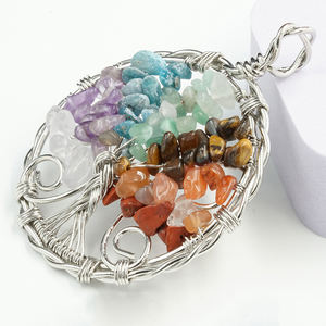 Pendentifs arbre de vie en cristal naturel 7 chakras pour femmes - Product Image 1