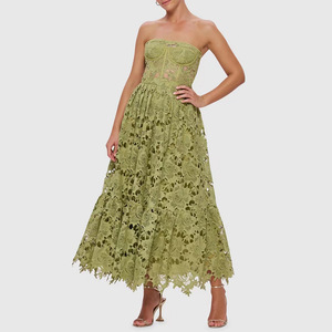 Style élégant couleur unie bustier tubulaire robes longues 2024 nouveau Niche Design broderie <span class=keywords><strong>cerceau</strong></span> motif taille minceur <span class=keywords><strong>robe</strong></span> femmes - Product Image 2
