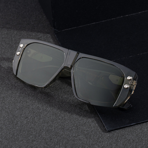 Lunettes de soleil polarisées UV400 de style punk avec logo personnalisé pour hommes, monture carrée, par Partagas Wholesale Fashion Designer - Product Image 4