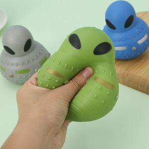 ぬいぐるみ フィジェットトイ 人気商品 プラスチック製エイリアン スクイーズトイ ストレス解消 クリエイティブUFO スローリバウンドドール 不安解消 スクイーズ - Product Image 1