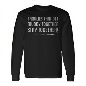 Les familles qui se retrouvent dans la boue restent ensemble T-shirt à manches longues - Product Image 2