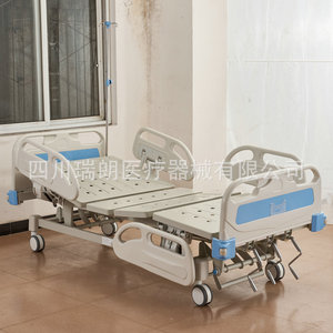 Cama de Hospital con Tres Funciones de Movimiento ABS RC-003, Acero al Carbono Blanco, Barandilla de Seguridad de Cuatro Piezas de PE, Uso Hospitalario - Product Image 3