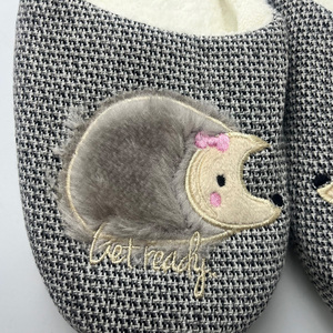 Zapatillas de <span class=keywords><strong>erizo</strong></span> con apliques de tela de punto jacquard para el hogar de otoño e invierno, zapatillas cálidas para el suelo, venta al por mayor en stock - Product Image 4