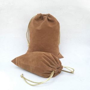 Pochette en toile de jute durable et réutilisable avec cordon de serrage en velours, sac cadeau pour bijoux en velours biodégradable et recyclable, 9x12cm - Product Image 3
