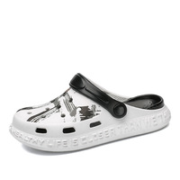 Chaussures décontractées d'intérieur pour enfants en EVA antidérapantes à semelle souple avec boucle, motif camouflage de style dessin animé, pour garçons et filles