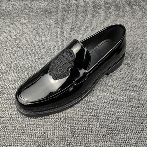 Dernier modèle de mocassins à enfiler en cuir verni <span class=keywords><strong>noir</strong></span> à semelle épaisse - Chaussures de bureau et de carrière pour hommes, confortables, élégantes et fabriquées à la main - Product Image 2