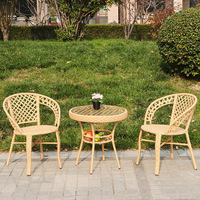 Ensemble de chaises en rotin pour l'extérieur, idéal pour les balcons, les patios et les tables basses.
