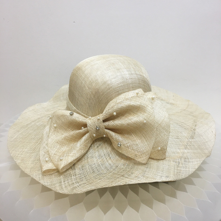 Шляпа с бусинами