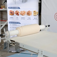 Laminoir à pâte automatique pour boulangerie, machine à saupoudrer la farine avec épaisseur de pâte uniforme