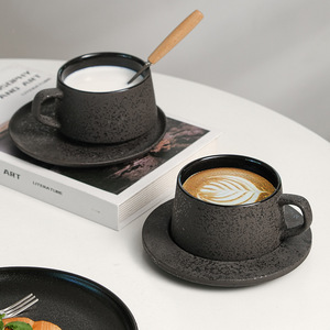 Tasse noire avec plateau, tasse à café en céramique, poterie vintage en argile - Product Image 2