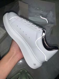 Venta al por Mayor de Fábrica: Zapatos Deportivos para Hombre, Zapatos para Caminar con Suela Gruesa Blancos, Zapatos Deportivos Casuales para Hombre y Mujer, Estilo Verano - Product Image 3