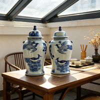 Vases en gros style Chinoiserie, Pots en porcelaine bleue sous-glaçure motif Pie des montagnes vintage pour magasins de meubles