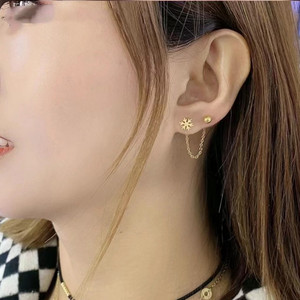 ต่างหูแบบติดหูและแบบเกลียวลายเกล็ดหิมะ ทำจากสแตนเลสสตีลชุบทอง 18K PVD สำหรับผู้หญิง |   ป้องกันการแพ้ กันน้ำ และทนทาน - Product Image 5