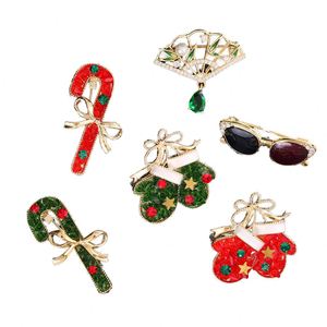 Broche magnétique décorative élégante en argent - Product Image 1