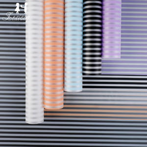 Ventes directement étanches en usine 10 couleurs 58*58 papier autocollant mat à rayures douces et ravissantes papier d'emballage de fleurs pour fleurs - Product Image 1