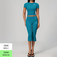 Nouvel ensemble de yoga d'été avec crop top rembourré à dos ouvert et bordure contrastante blanche, et leggings taille haute froncés aux fesses, idéal pour le Pilates, la gym et la course à pied