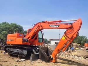 Excavatrice Doosan DX150LC d'occasion, machinerie fiable de taille moyenne à grande pour les travaux de terrassement et les projets routiers municipaux - Product Image 1