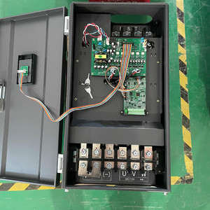 Bomba de Agua Solar de 110kw/132kw, Apta para 380V/440V, con Entrada de Energía Híbrida CA - Product Image 3