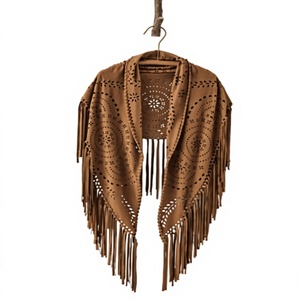 Châle en daim camel à franges avec motif géométrique ajouré, poncho long à pompons pour femme, écharpe bohème toutes saisons - Product Image 1