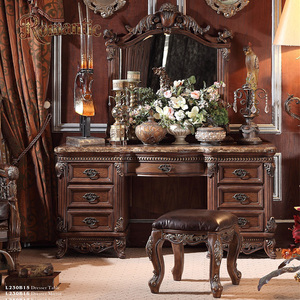 Ensemble <span class=keywords><strong>de</strong></span> meubles <span class=keywords><strong>de</strong></span> chambre à coucher <span class=keywords><strong>de</strong></span> luxe européen avec <span class=keywords><strong>lit</strong></span> en bois massif artisanal, revêtement en cuir <span class=keywords><strong>de</strong></span> qualité supérieure et design classique - Product Image 5