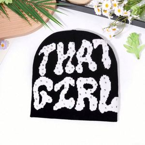 Bonnet en tricot jacquard automne-hiver avec lettres en strass, tendance, pour hommes et femmes, toutes occasions, avec strass - Product Image 3