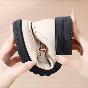 Vente en gros de mocassins pour femmes de style nouveau chaussures plates noires légères et plates - Product Image 5