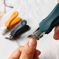 Coupe-ongles anti-éclaboussures en acier inoxydable à pointe inclinée et grande ouverture pour les ongles des bébés - Manucures sans effort pour la maison