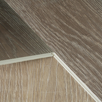 Revêtement de sol moderne en vinyle SPC Fire-rating Wear Layer Interlocking Click Planches d'installation antidérapantes pour villa/immeubles de bureaux
