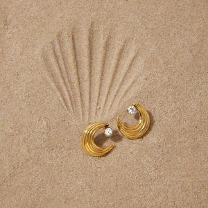 Boucles d'oreilles clous en forme de lune, dorées, serties de strass, pour usage quotidien, en acier inoxydable - Product Image 4