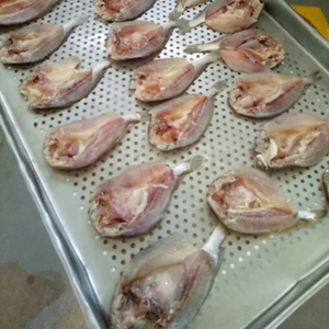 Four de séchage et déshumidificateur électrique à commande PLC pour poissons et sardines, avec matériau en titane, en stock - Product Image 1