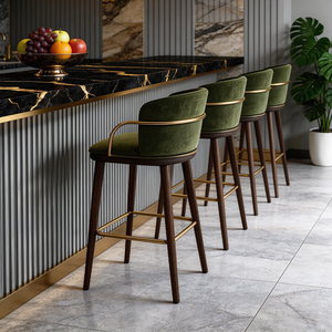 Chaises de bar modernes de luxe en <span class=keywords><strong>velours</strong></span> <span class=keywords><strong>vert</strong></span> avec pieds en bois et accoudoirs en acier inoxydable pour comptoir intérieur - Product Image 1