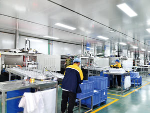 Machine de soufflage par injection en une étape à double rangée haute capacité HGY250-V4-B pour pots cosmétiques et alimentaires en HDPE/PET - Product Image 4