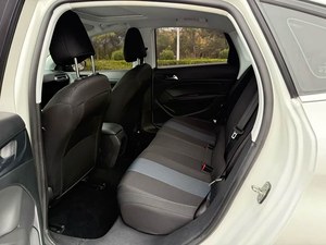 Voiture d'<span class=keywords><strong>occasion</strong></span> <span class=keywords><strong>Peugeot</strong></span> <span class=keywords><strong>308</strong></span> 1.6L Berline <span class=keywords><strong>Automatique</strong></span> Édition Luxe 2018 Conduite à Gauche Cuir Un Seul Propriétaire Titre Propre Historique Complet des Entretiens - Product Image 5