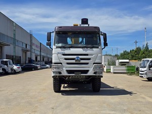 Camion-grue Howo de 12 tonnes avec vérin hydraulique Zoomlion pour levage en construction - Product Image 2