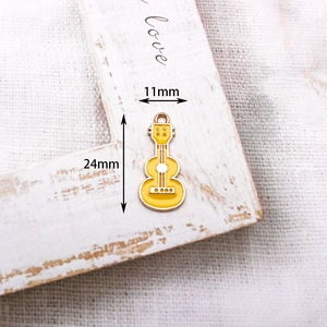 Pendentif Breloque Personnalisé de Haute Qualité, Style Vintage Minimaliste, Motif Enveloppe Tetragrammaton, pour Ensembles de Mode avec Logo Métallique, Vente en Gros - Product Image 4