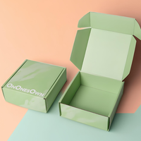 Boîte postale en papier ondulé vert imprimé avec logo personnalisé avec doublure en éponge T-shirt vide pour vêtements Sous-vêtements et boîtes cadeaux