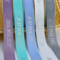 100% vert clair Polyester Satin tissu personnalisé rubans gros-grain rouleau Double face argent chaud décoratif vêtement accessoire cadeau