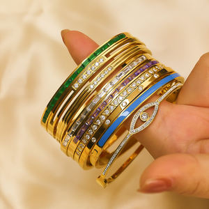 XIXI Bracciale da Donna in Acciaio Inossidabile con Quadrifoglio, Cuore in Zircone e Smalto, Placcato Oro 18K, Gioielli alla Moda - Product Image 3