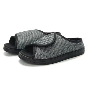 Migliore assistenza sanitaria <span class=keywords><strong>scarpe</strong></span> <span class=keywords><strong>ortopediche</strong></span> per adulti Unisex sandali estivi pantofole con maglia traspirante fibbia diabetica per uso esterno - Product Image 6