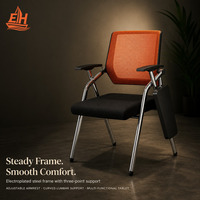 Chaise de formation pliable avec tableau d'écriture intégré, structure métallique, design nordique pour usage bureautique