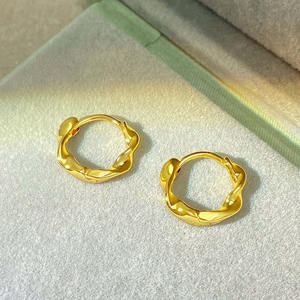 Женские серьги-кольца <span class=keywords><strong>Foxi</strong></span> <span class=keywords><strong>Factory</strong></span> оптом, латунные, модные, с покрытием из 18-каратного золота, витые, маленькие - Product Image 4