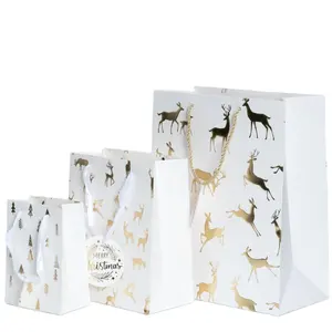 Vendita calda all'ingrosso personalizzato oro cervo riciclabile di alta qualità imballaggio cartone animato borse di carta pieghevole regalo di natale sacchetti