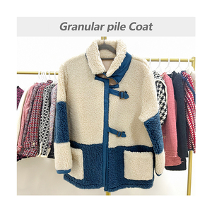 Queue d'hiver courte originale pour femmes, vente en gros <span class=keywords><strong>de</strong></span> produits d'occasion à prix réduit, vêtements décontractés en fourrure épaissie en polaire à grain pour femmes - Product Image 3