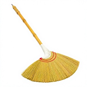 Balai en fibres naturelles avec manche en bois, poils en herbe festonnée, doux, écologique, style classique pour le nettoyage des sols domestiques - Product Image 1