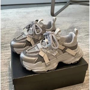 Chaussures de sport respirantes en maille pour femme, style printemps, décontractées, à lacets, semelle épaisse, non imprimées, rehaussantes, excellentes - Product Image 1