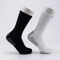 Chaussettes de sport pour hommes Chaussettes de football d'hiver antidérapantes Chaussettes de football rembourrées avec logo personnalisé Design éponge Couleur unie Logo du bas ODM