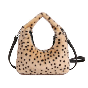 Nuova Borsa a Tracolla Morbida a Pois 2026, Borsa in Finta Pelliccia per Donna, Borsetta Trendy Invernale alla <span class=keywords><strong>Moda</strong></span> - Product Image 6